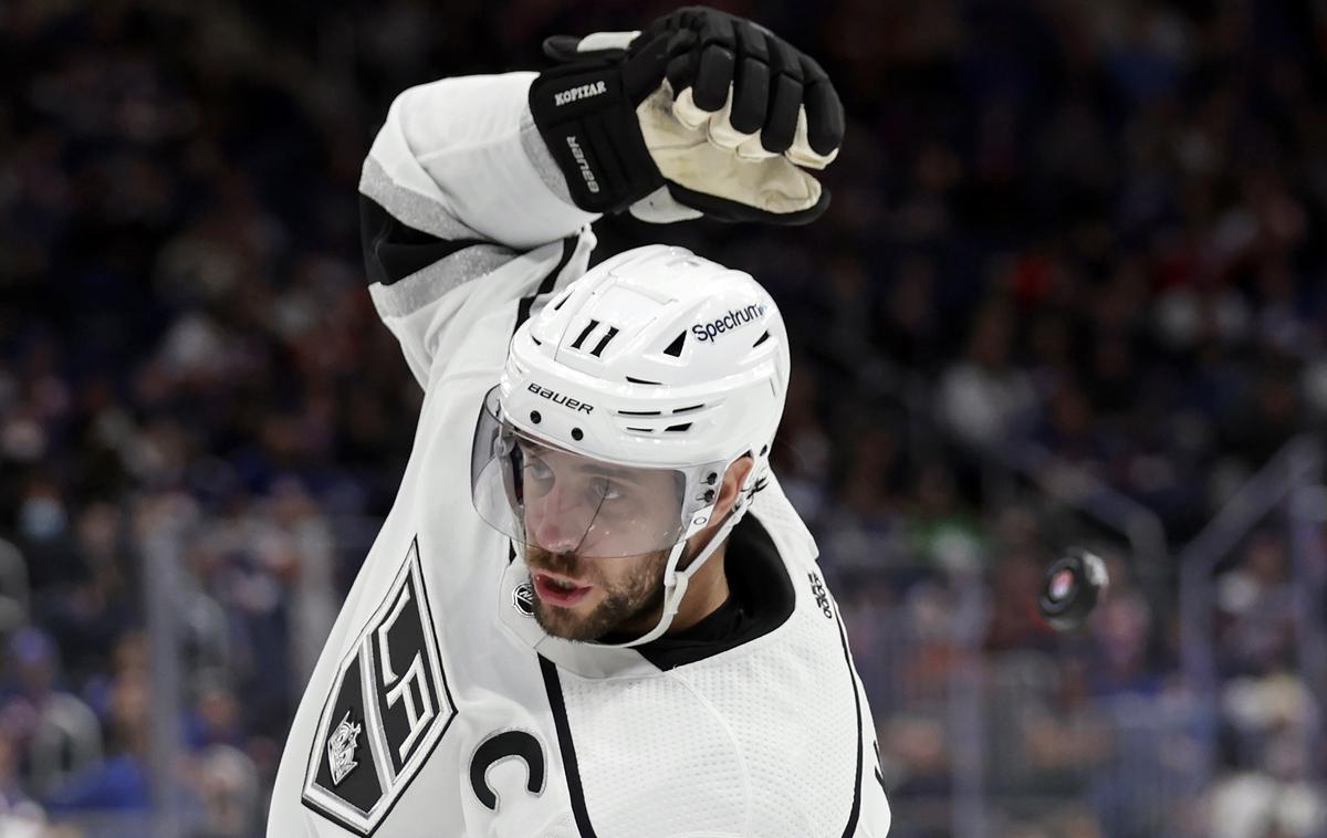 Anže Kopitar | Anže Kopitar in LA Kings so doživeli poraz pri Philadelphia Flyers. Ti so tako prekinili 13 tekem trajajoč črn niz. | Foto Guliverimage