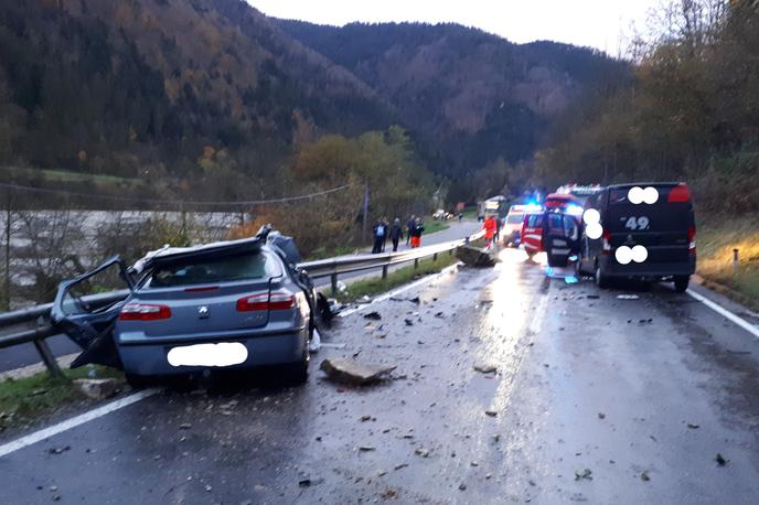 Nesreča v Breznu | Padec skale je bil najverjetneje posledica obilnega deževja, pravijo pristojni. | Foto STA