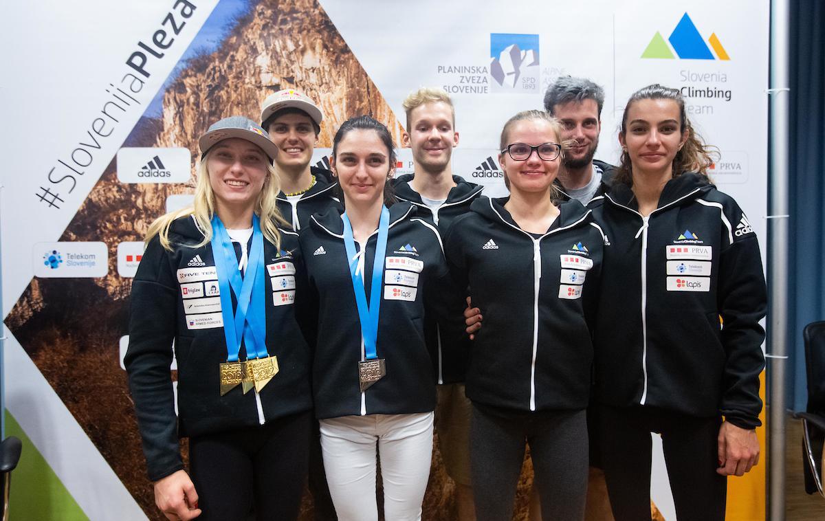 plezanje sprejem | Janja Garnbret je ob vrnitvi priznala, da uspehov še ni povsem dojela, ob tem pa poudarila, da za njimi stoji veččlanska ekipa. | Foto Grega Valančič/Sportida