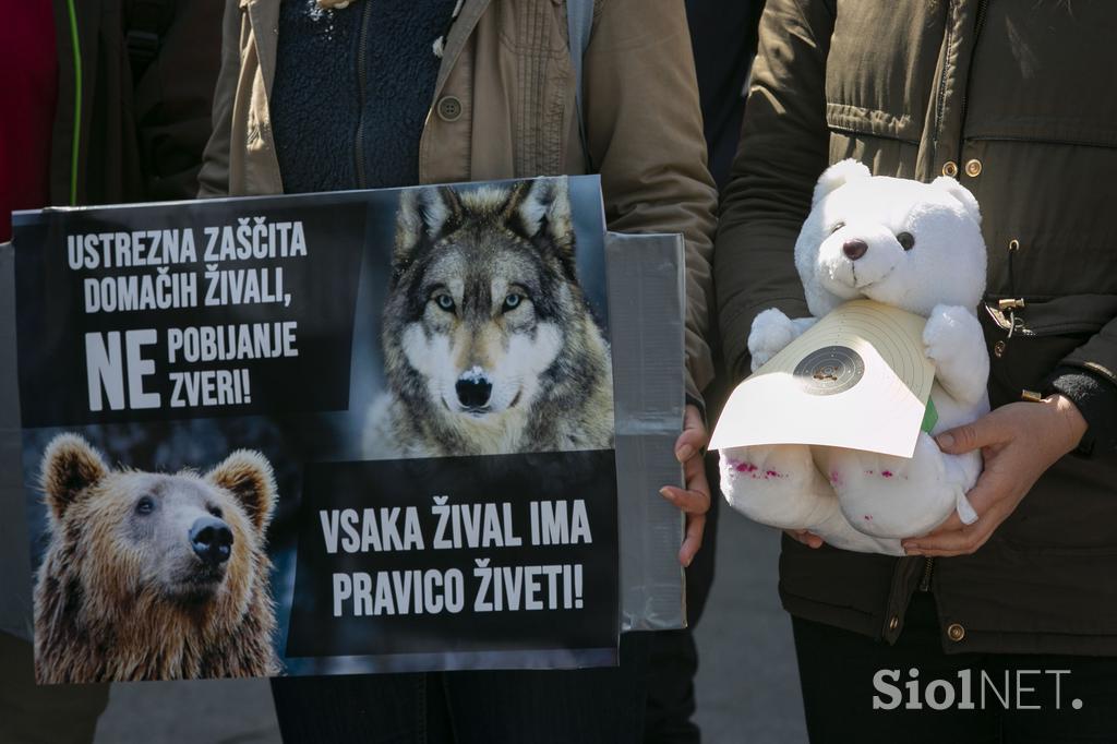 Protest prosti ubijanju živali.