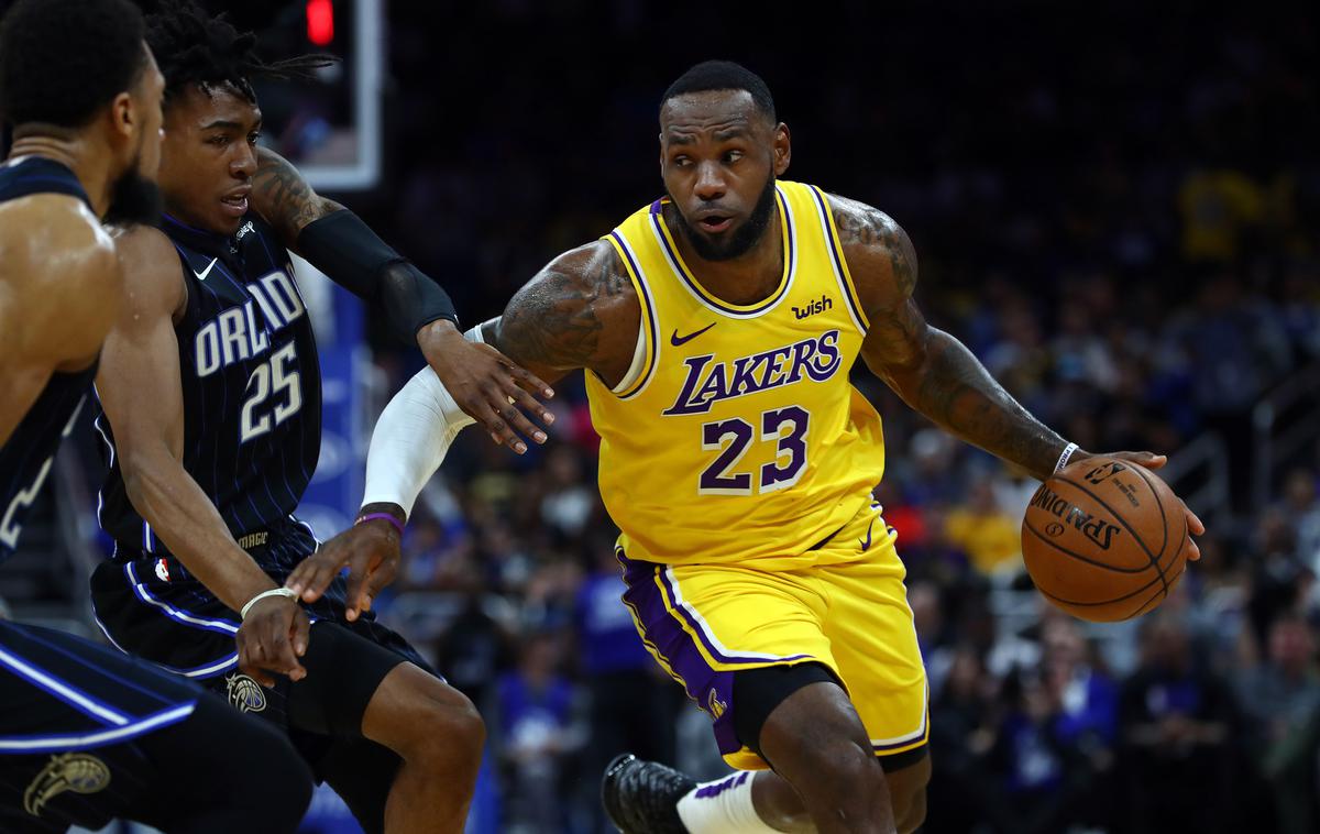 Lebron James | LeBron James je Jezernike popeljal že do 22. zmage v sezoni. | Foto Reuters