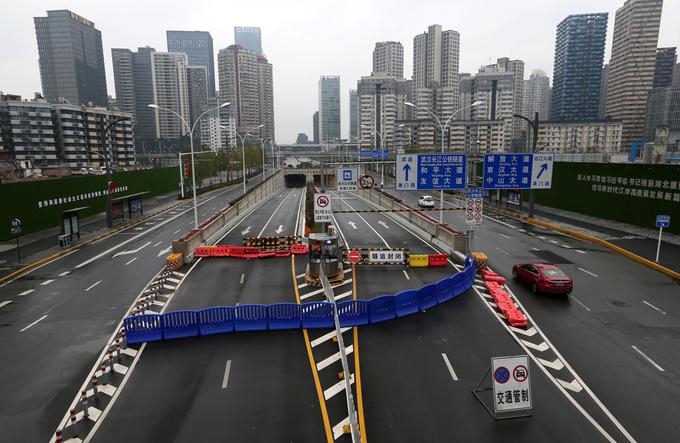 V provinci Hubei so številne tovarne zaradi strahu pred širjenjem virusa zaprle svoja vrata. Več deset milijonov delavcev je tako po kitajskem novem letu ostalo na "dopustu". | Foto: Reuters