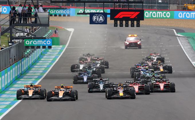 Štart v Silverstonu | Foto: Reuters