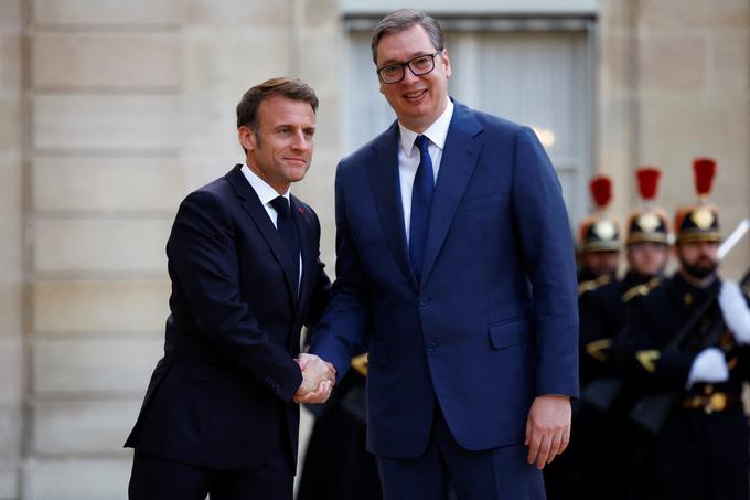 Medtem ko je pohvalil Vučića, je Macron tudi nakazal, da želi, da Srbija naredi nadaljnje korake proti Zahodu, vključno s priznanjem državnosti Kosova. | Foto: Reuters