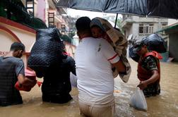 Nepal prizadele hude poplave, umrlo najmanj 27 ljudi #foto #video