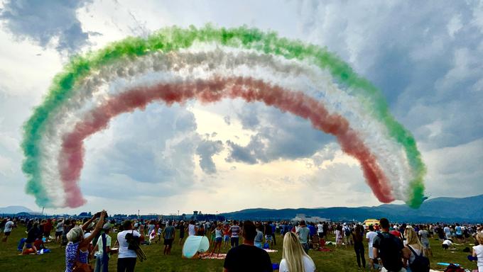 Lani so obiskovalce v Mariboru navduševali piloti slavne italijanske skupine Frecce Tricolori. | Foto: Gregor Pavšič