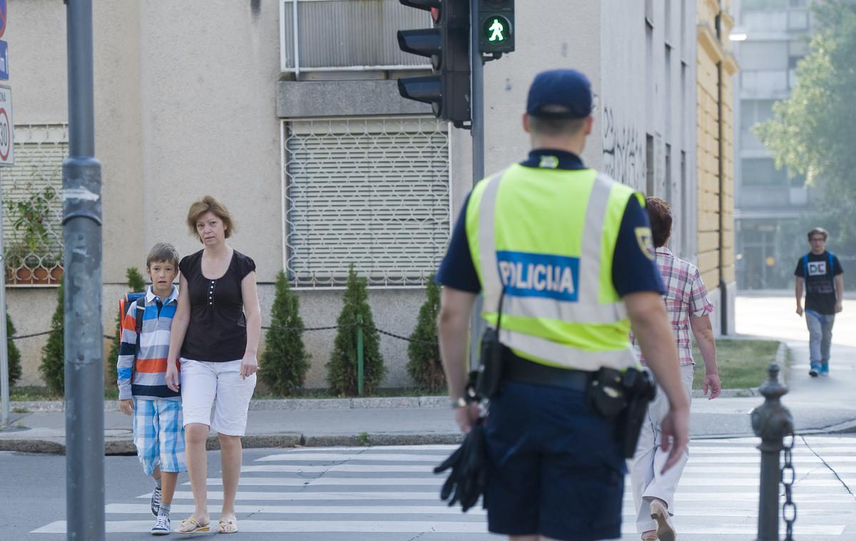 Šolarji | Opozarjajo, da so otroci, še posebej pa najmlajši, v prometu slabše vidni in težko predvidijo nevarne situacije. | Foto Bor Slana