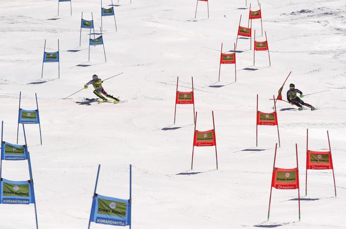 Norvežan Sebastian Foss-Solevaag se je v finalni vožnji boril zgolj z eno palico. | Foto: Reuters