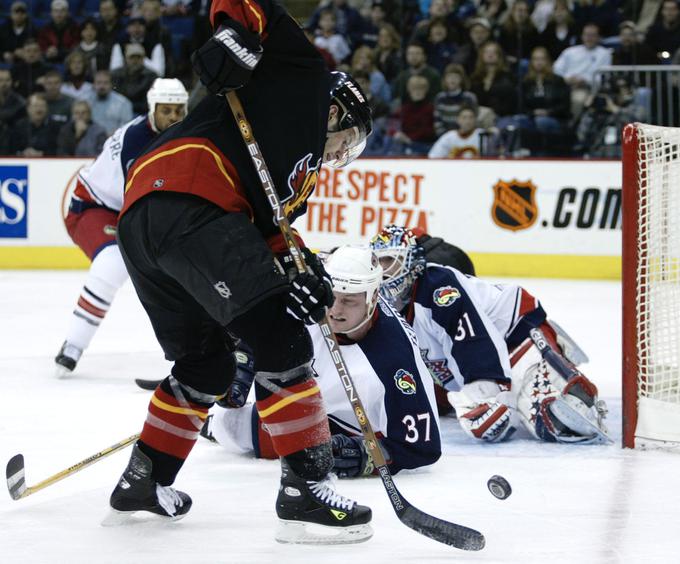 Obračun med Columbus Blue Jackets in Calgary Flames 16. marca 2002 je spremenil življenja mnogih. | Foto: Reuters