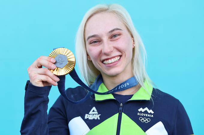 Janja Garnbret je prva Slovenka, ki je na olimpijskih igrah ubranila naslov prvaka. | Foto: www.alesfevzer.com