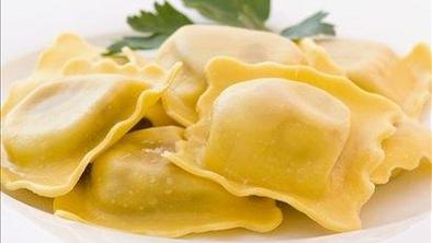 Domači bučni ravioli