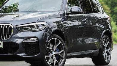 Črni BMW X5 in kolesar: ste videli nesrečo?