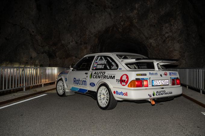 Med predvozili bo tudi ta ford sierra RS cosworth, ki jo je s Poljske pripeljal Grega Kravos. | Foto: Jan Rustja