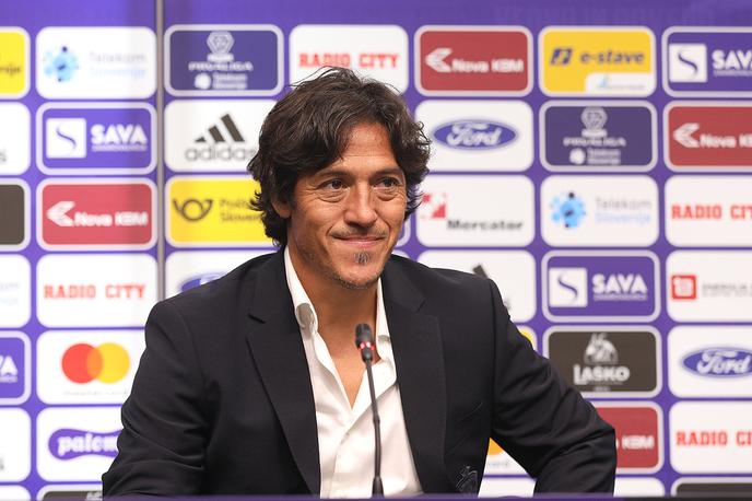 Mauro Camoranesi - NK Maribor | Mauro Camoranesi je na peti tekmi v vlogi trenerja Maribora prišel do druge zmage. Ob tem je dvakrat remiziral in enkrat izgubil. | Foto Matjaž Vertuš