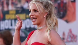 Britney Spears spet snema, in to z eno največjih glasbenih legend #video