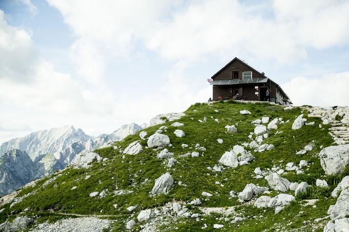 Zasavsko kočo na Prehodavcih ste za naj kočo visokogorja izbrali leta 2019.   | Foto: Ana Kovač