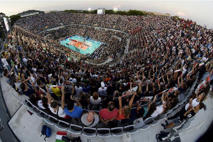 Rim | Italijani na kultnem objektu Foro Italico v Rimu, ki sprejme 11 tisoč gledalcev, brez težav premagali Japonsko. | Foto FIVB