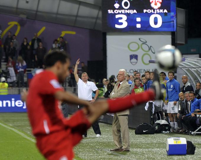 Lep prizor iz Ljudskega vrta iz septembra 2009. Slovenija 3, Poljska 0. | Foto: Reuters