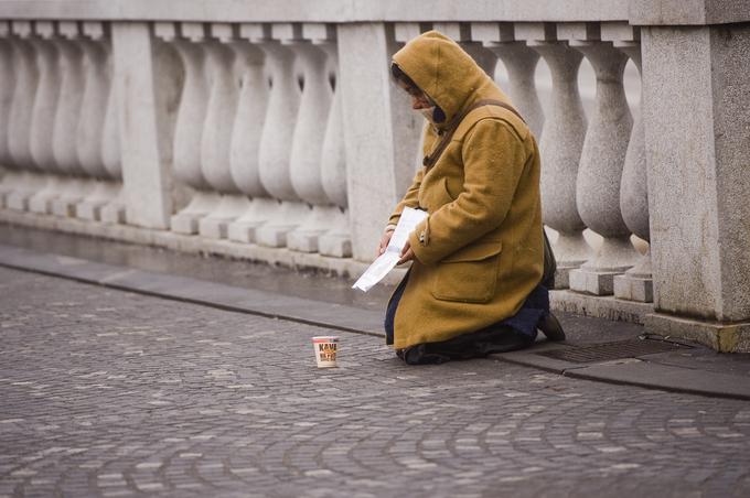 Če je posameznik trikrat kaznovan zaradi beračenja, ga lahko izženejo iz države. | Foto: Bor Slana