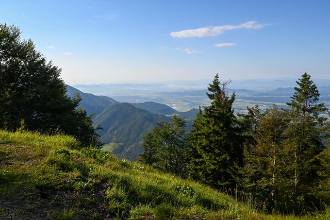 Z najvišje točke ture, Javorovega vrha, pogled na Ljubljansko kotlino | Foto: Matej Podgoršek