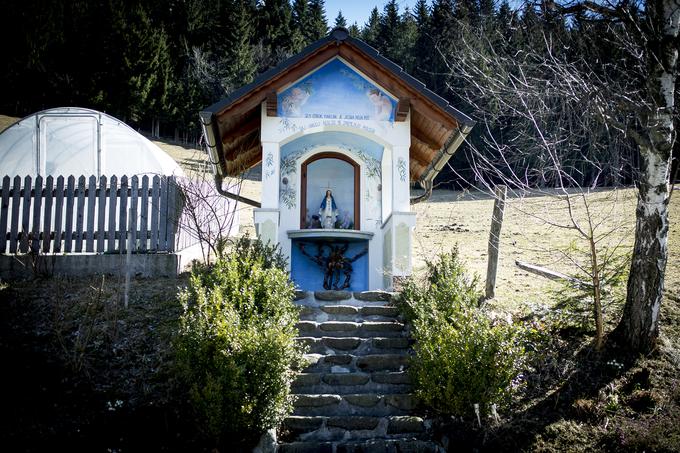 Kapelica je nastala iz hvaležnosti, da je hčerka preživela nesrečo. | Foto: Ana Kovač