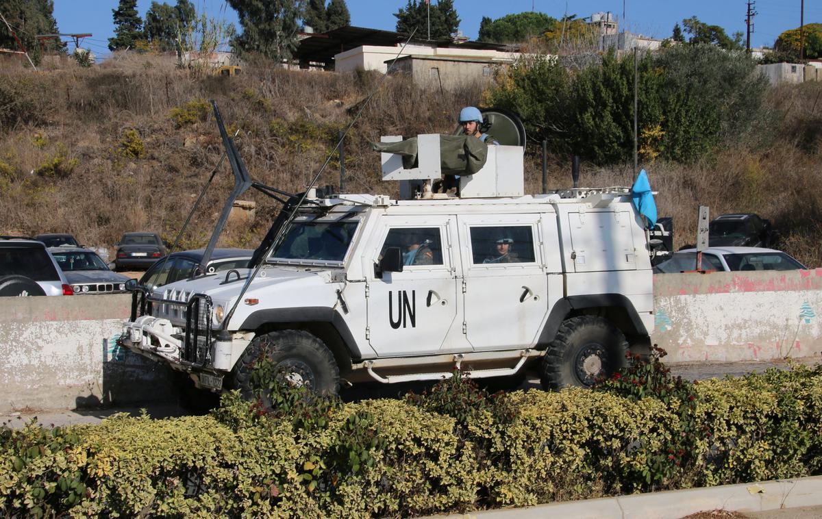 Unifil | Unifil je v izjavi za javnost opozoril na obveznost zagotavljanja varnosti osebja in objektov ZN. "Namerni napadi na pripadnike mirovnih sil so resna kršitev mednarodnega humanitarnega prava in Resolucije Varnostnega sveta ZN 1701," so še zapisali. | Foto Reuters