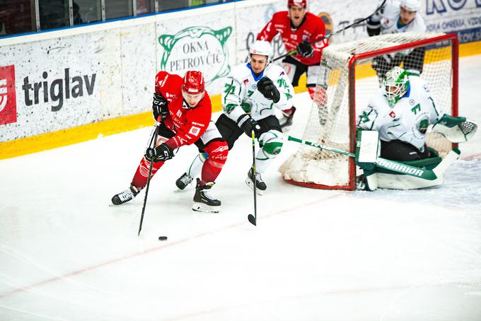 Jeseničani pred sprejemom odločitve vodijo z 2:1 v zmagah. Kontrec upa, da bo odločitev glede sredine tekme znana pred večernim obračunom. | Foto: Peter Podobnik/Sportida