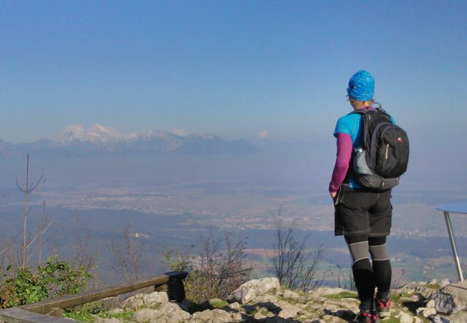 Nižje ležeče gore so jeseni še vedno lahko dosegljive, za obisk visokogorja pa je treba imeti več znanja in biti pri tem izredno previden.  | Foto: Boris Strmšek in Tamara Leskovar