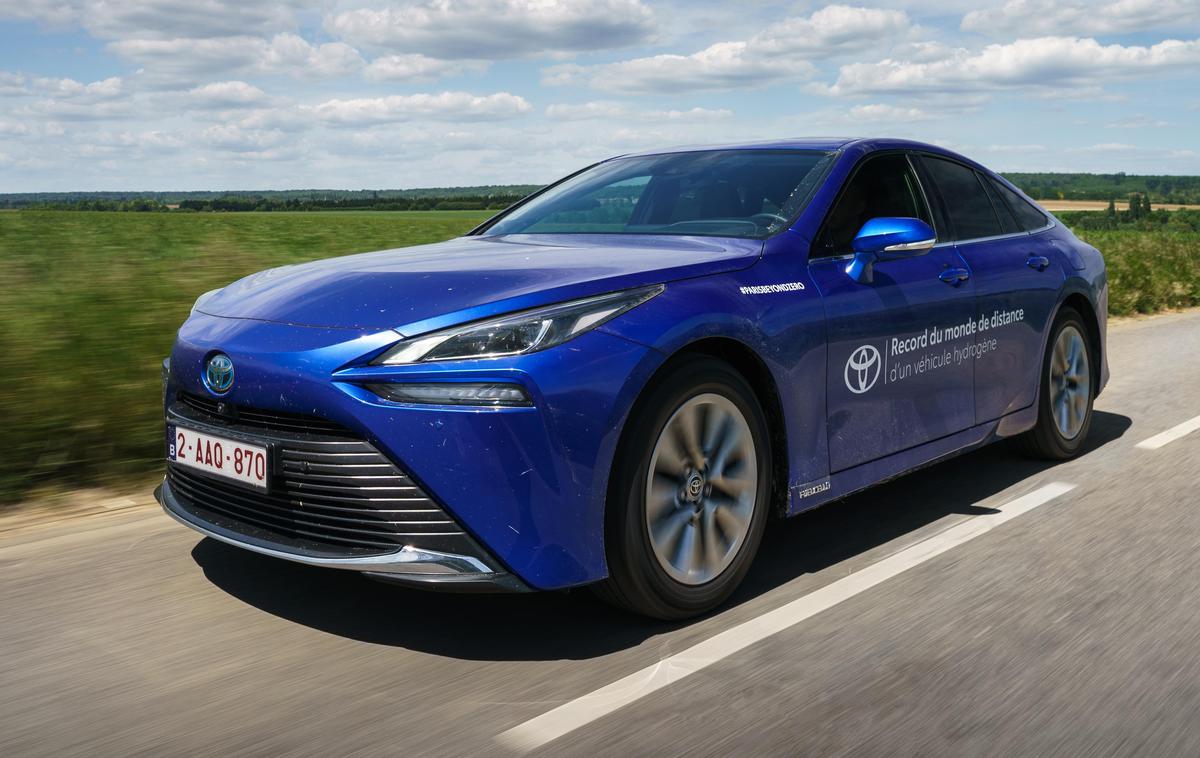 Toyota mirai | Toyota mirai je z eno posodo vodika zmogla doseg prek tisoč kilometrov. | Foto Toyota