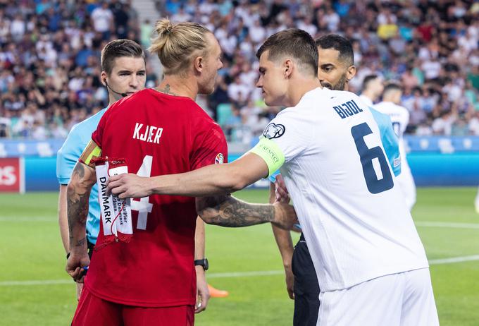 Pred petimi meseci sta bila kapetana na dvoboju med Slovenijo in Dansko Jaka Bijol ter Simon Kjaer. V petek bo drugače, saj se med slovenski vratnici vrača Jan Oblak, kapetan Dancev pa bo njihov vratar Kasper Schmeichel.  | Foto: Vid Ponikvar/Sportida