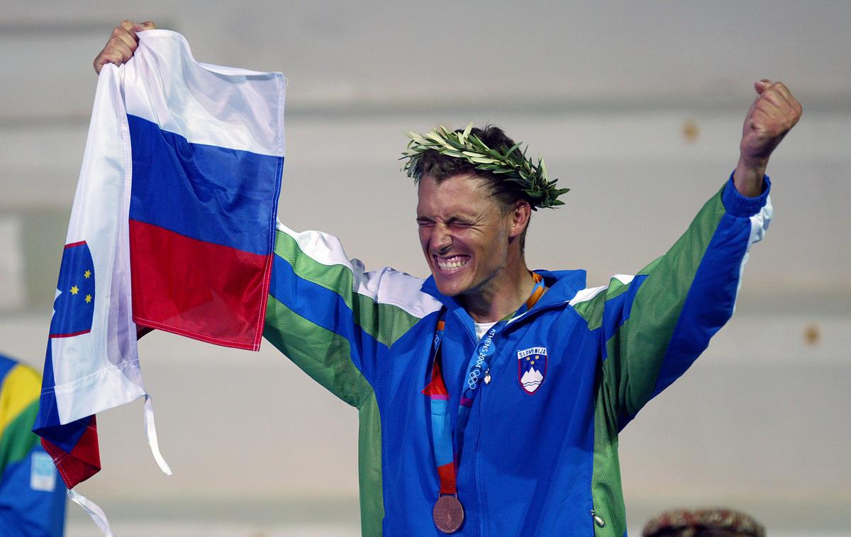 Vasilij Žbogar Atene 2004 | 22. avgusta 2004 je Vasilij Žbogar osvojil bronasto olimpijsko medaljo v jadralnem razredu laser, prvo za slovensko jadranje. | Foto www.alesfevzer.com