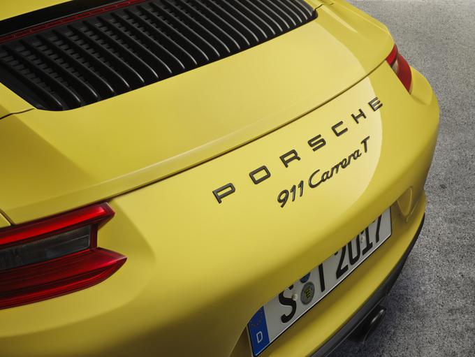 911 T ima nameščenih nekaj unikatnih črnih dodatkov, na zadku pa ima drugačno oznako. Kljub nekaterim manjšim lepotnim popravkom ostaja T oblikovno zvest tradiciji modela 911. | Foto: Porsche