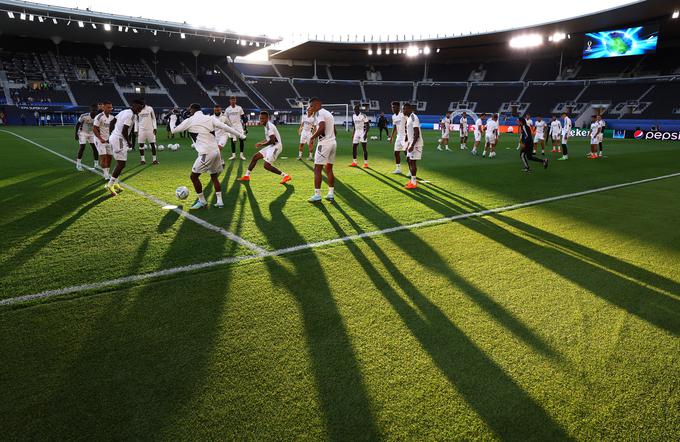 Beli baletniki v nasprotju z Eintrachtom še niso začeli državnega prvenstva. | Foto: Reuters