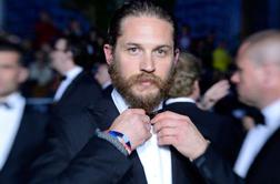 Mišičnjak Tom Hardy v novem filmu o Eltonu Johnu?