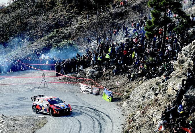 Thierry Neuville (Hyundai) je zaostal le dobre pol minute za Ogierjem, toda pravega odgovora zanj in tudi drugouvrščenega Rovanpero ni imel. | Foto: Gregor Pavšič