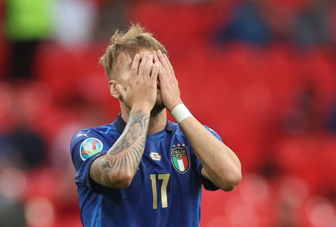 Ciro Immobile je v prvem polčasu zatresel okvir vrat Avstrije. | Foto: Reuters