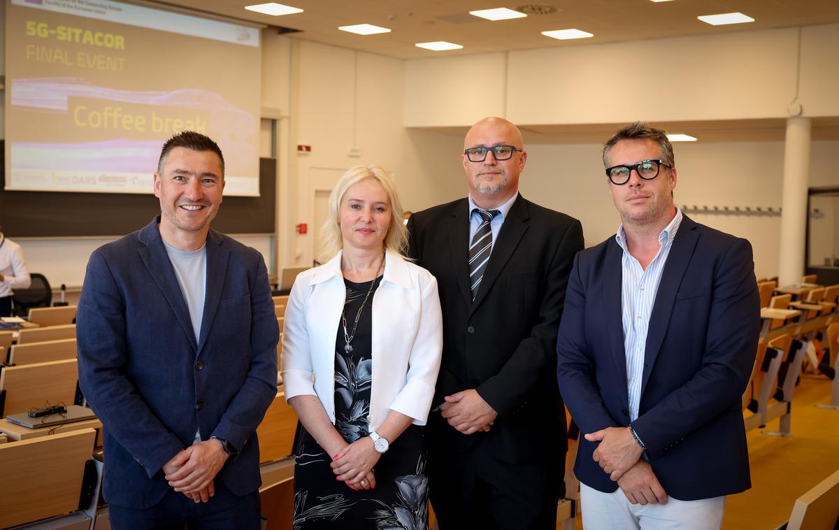 5G-SITACOR | Med slovenskimi udeleženci in partnerji evropskega projekta EU-SITACOR je tudi Telekom Slovenije (z leve proti desni Luka Španič, Vesna Prodnik, Marko Stošicki, Dejan Šošter). | Foto Ana Kovač