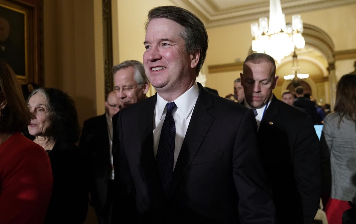 Brett Kavanaugh | Časnik New York Times je objavil nove obtožbe o spolnem nadlegovanju, ki naj bi ga v mladosti zagrešil ameriški vrhovni sodnik Brett Kavanaugh. | Foto Reuters