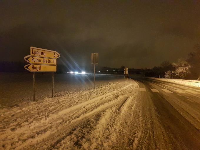 Zimske službe so poskrbele, da so bile ceste na Dobrovi pri Ljubljani dobro očiščene. | Foto: Andreja Lončar