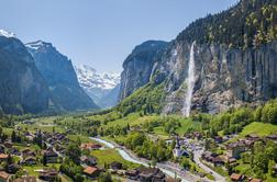 O uvedbi dnevne vstopnine razmišljajo tudi v švicarski vasici Lauterbrunnen