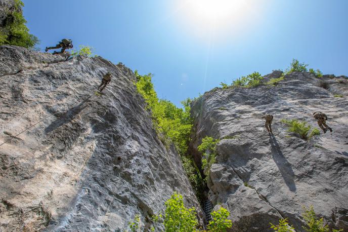 Slovenska vojska | Sodelujoči preverjajo veščine in znanja s področja gibanja, preživetja ter bojnega delovanja v sredogorju in visokogorju. | Foto Slovenska vojska, Zvone Vrankar