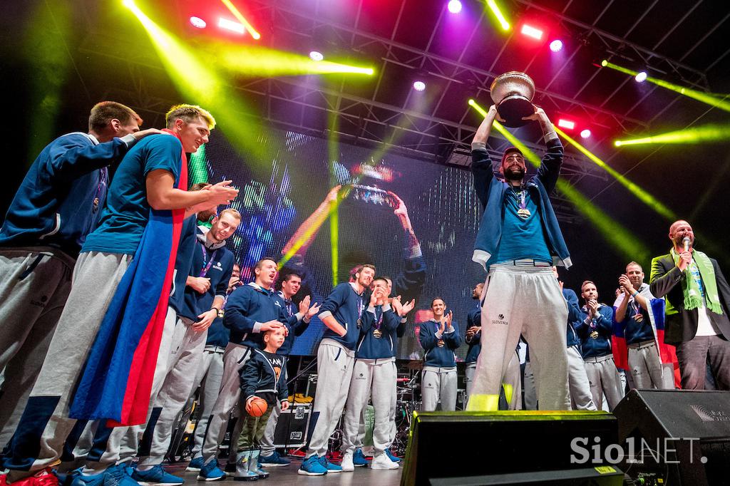 Sprejem košarkarjev EuroBasket 2017 Kongresni trg