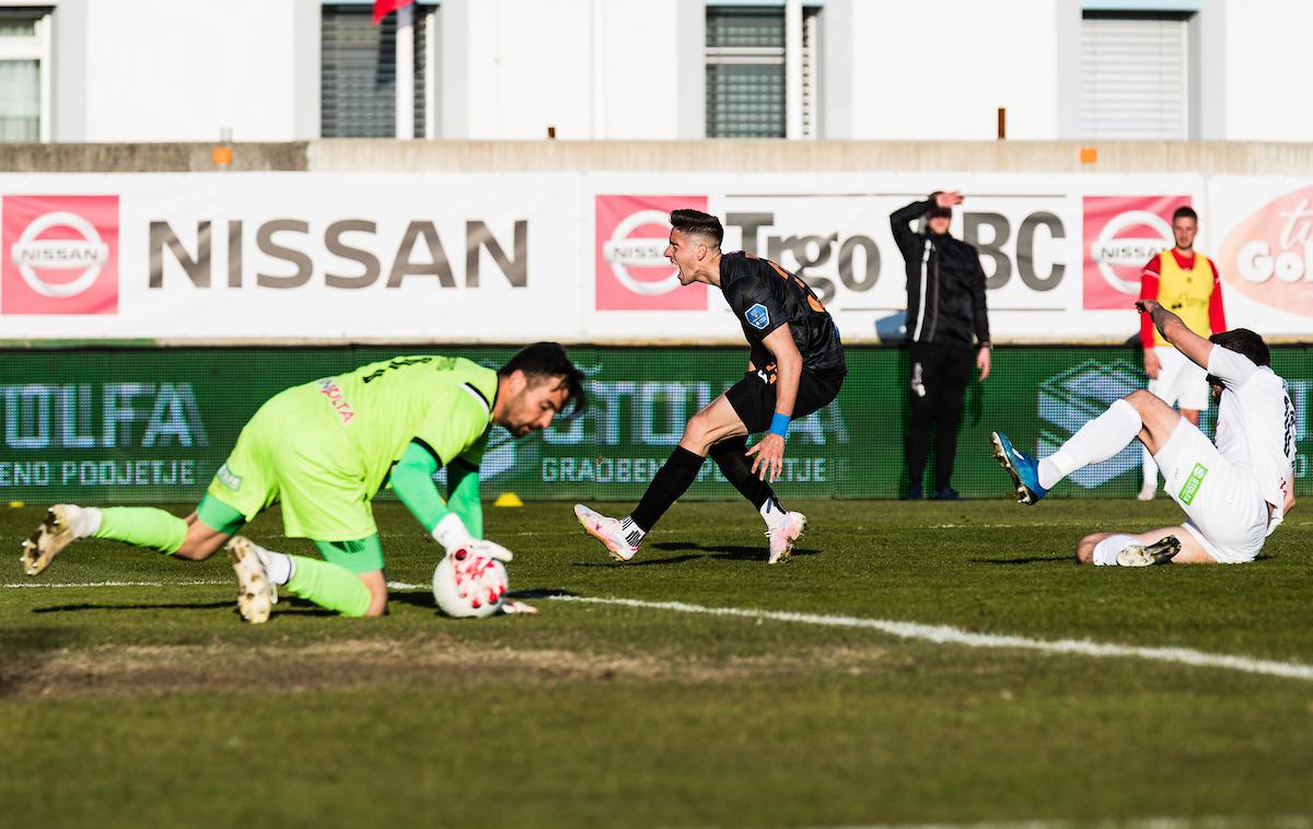 Tabor Bravo | Jan Koprivec je moral dvakrat po žogo v svojo mrežo. | Foto Grega Valančič/Sportida