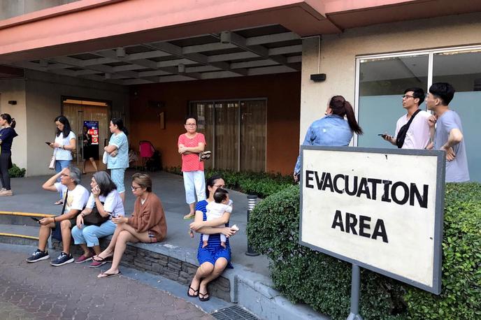 Potres na Filipinih | Filipine je stresel potres z magnitudo 6,3. Na fotografiji evakuacija ljudi v Manili. | Foto Reuters