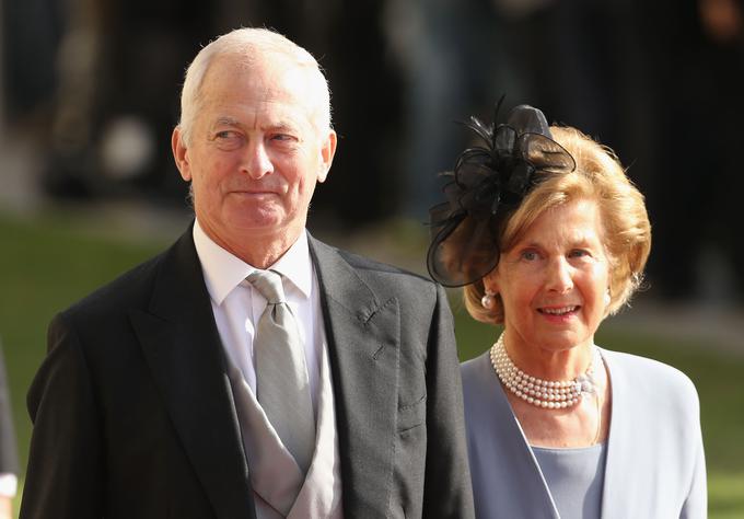 Liechtenstein je dedna ustavna monarhija. Vladar države je liechtensteinski knez Hans-Adam II. Ta naj bi imel pod palcem nekaj milijard in naj bi bil šesti najbogatejši monarh na svetu. Na fotografiji: liechtensteinski knez in njegova žena kneginja Marie-Aglae. | Foto: Getty Images