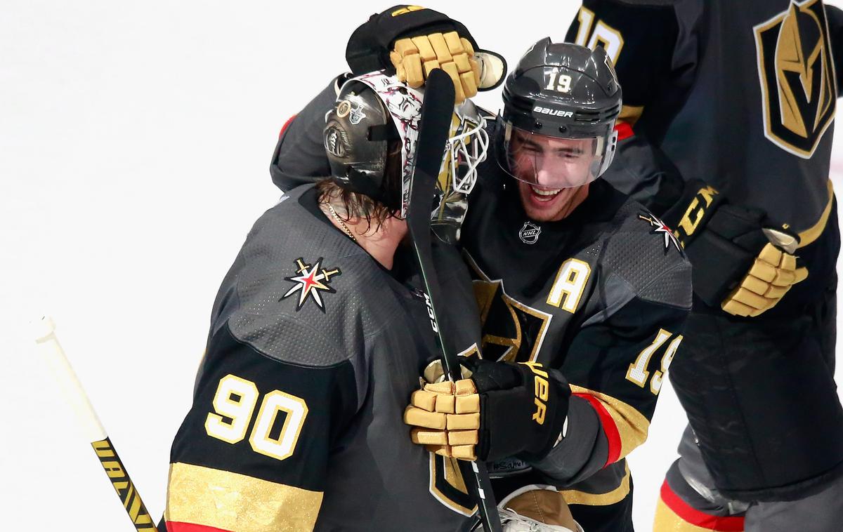 Vegas Golden Knights | Hokejisti Vegasa so drugi krog končnice proti Vancouvru odprli z zmago s 5:0. Vratar Robin Lehner je zaklenil svoja vrata. | Foto Getty Images