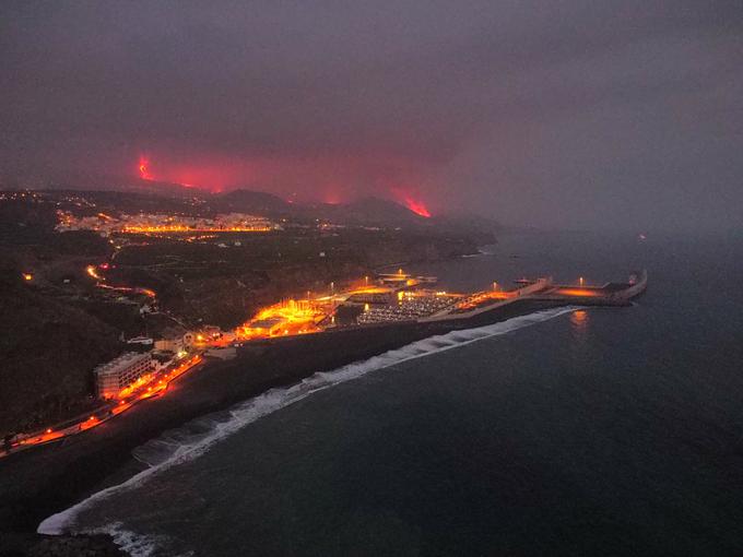 Španska vlada je doslej obljubila 225 milijonov evrov pomoči za obnovo, vključno z nakupom začasnih stanovanj in zagotavljanjem finančne pomoči ljudem, ki so izgubili delo. | Foto: Reuters