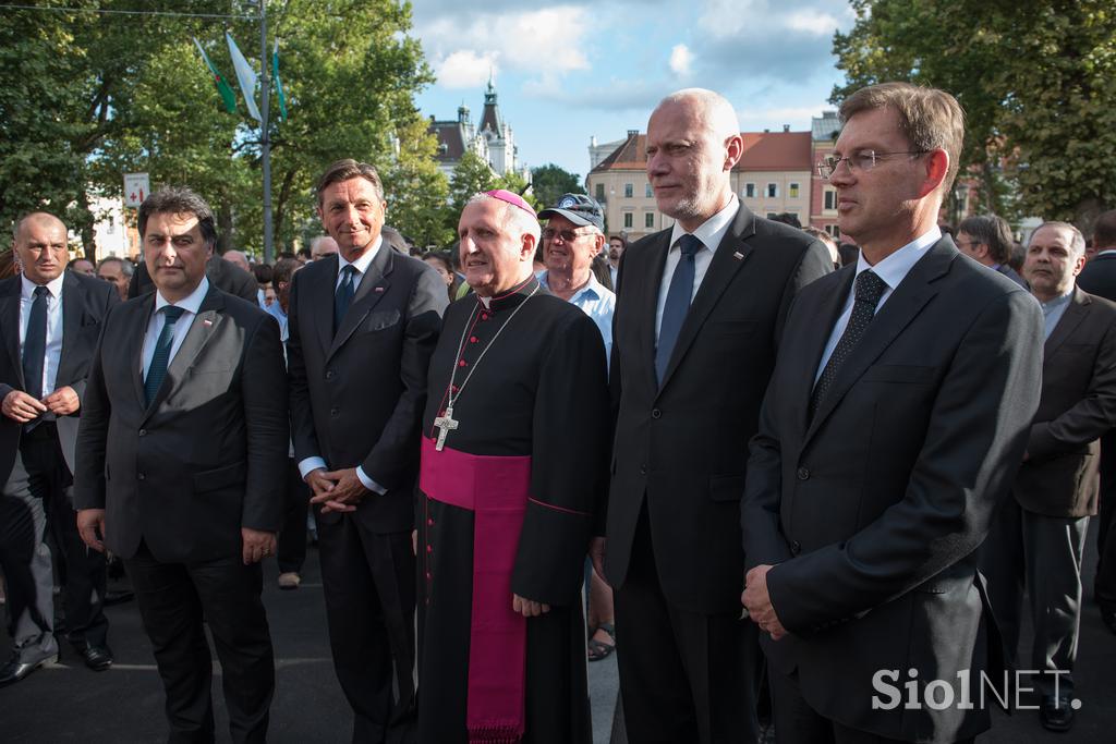 Odkritje spomenika vsem žrtvam vojn in z vojnami povezanim žrtvam