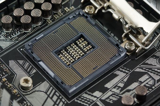 Primer: Intelov procesor s podnožjem LGA 1150 bomo lahko posadili le na matično ploščo s tem ležiščem, ne pa tudi na tisto z ležiščem za podnožje LGA 1151. | Foto: 