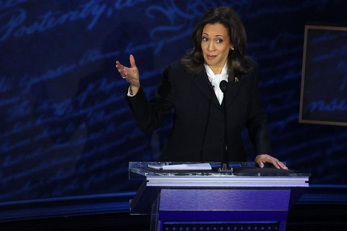 Kamala Harris | Nastop ameriške podpredsednice proti nekdanjemu predsedniku je bil nekaj popolnoma drugega kot katastrofalna junijska razprava predsednika Joeja Bidna. | Foto Reuters